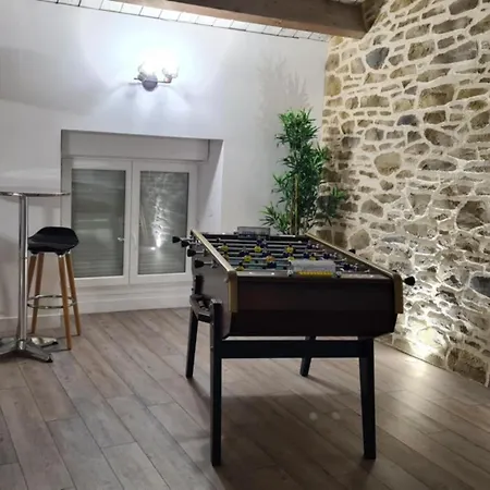 12 Personnes Avec Etang Et Piscine Holiday home