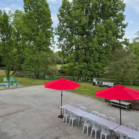 12 Personnes Avec Etang Et Piscine *