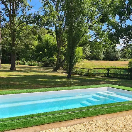 Holiday home 12 Personnes Avec Etang Et Piscine Saint-Hilaire-le-Vouhis
