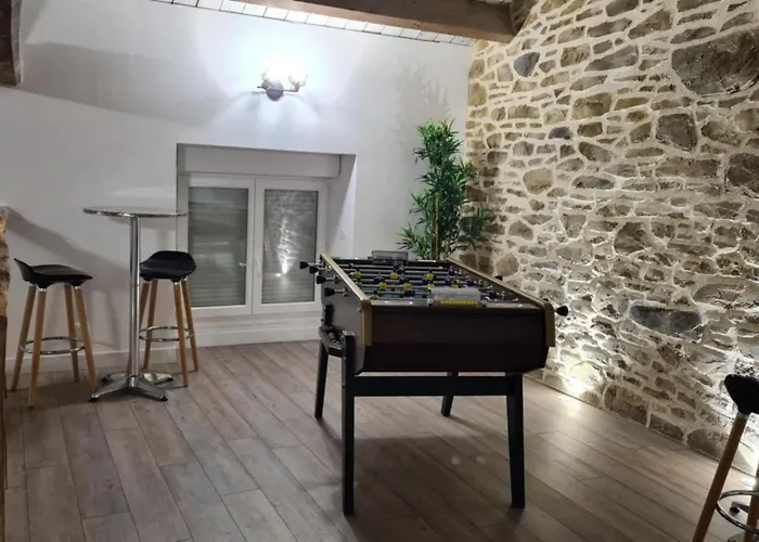 12 Personnes Avec Etang Et Piscine Casa de Férias