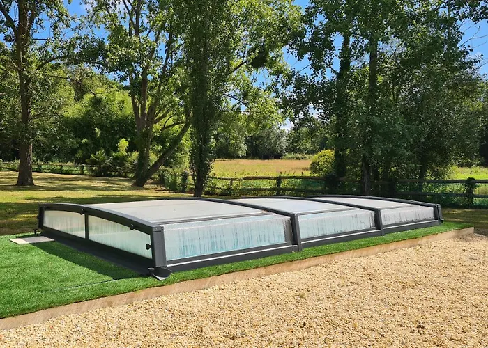 12 Personnes Avec Etang Et Piscine * Saint-Hilaire-le-Vouhis